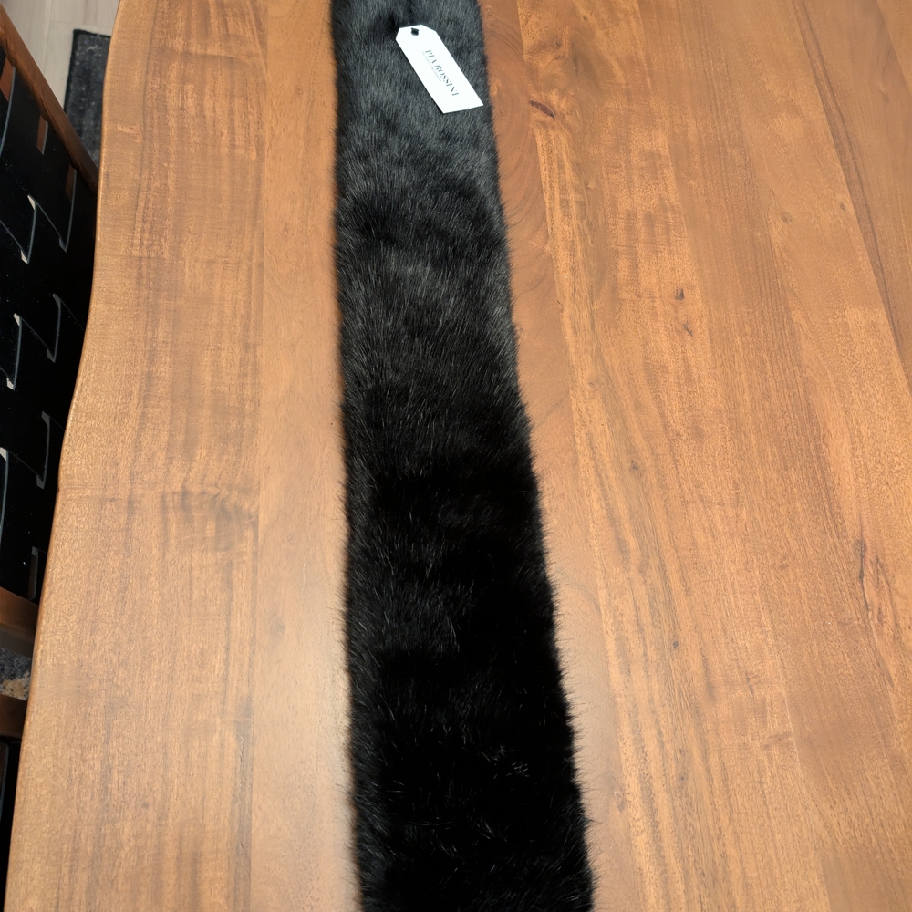 Elegant Black Faux Fur Scarf - Picture 2 of 6